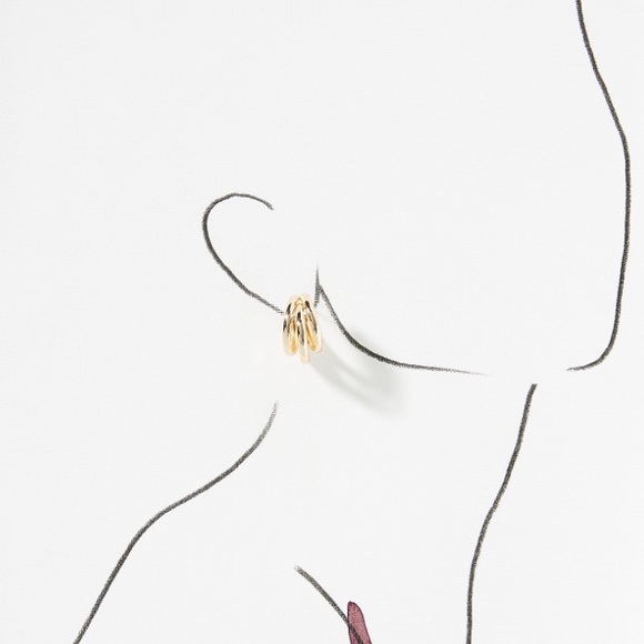 Restock!🍃Lauryn Gold Hoop Earrings!☀️ - Picture 3 of 5